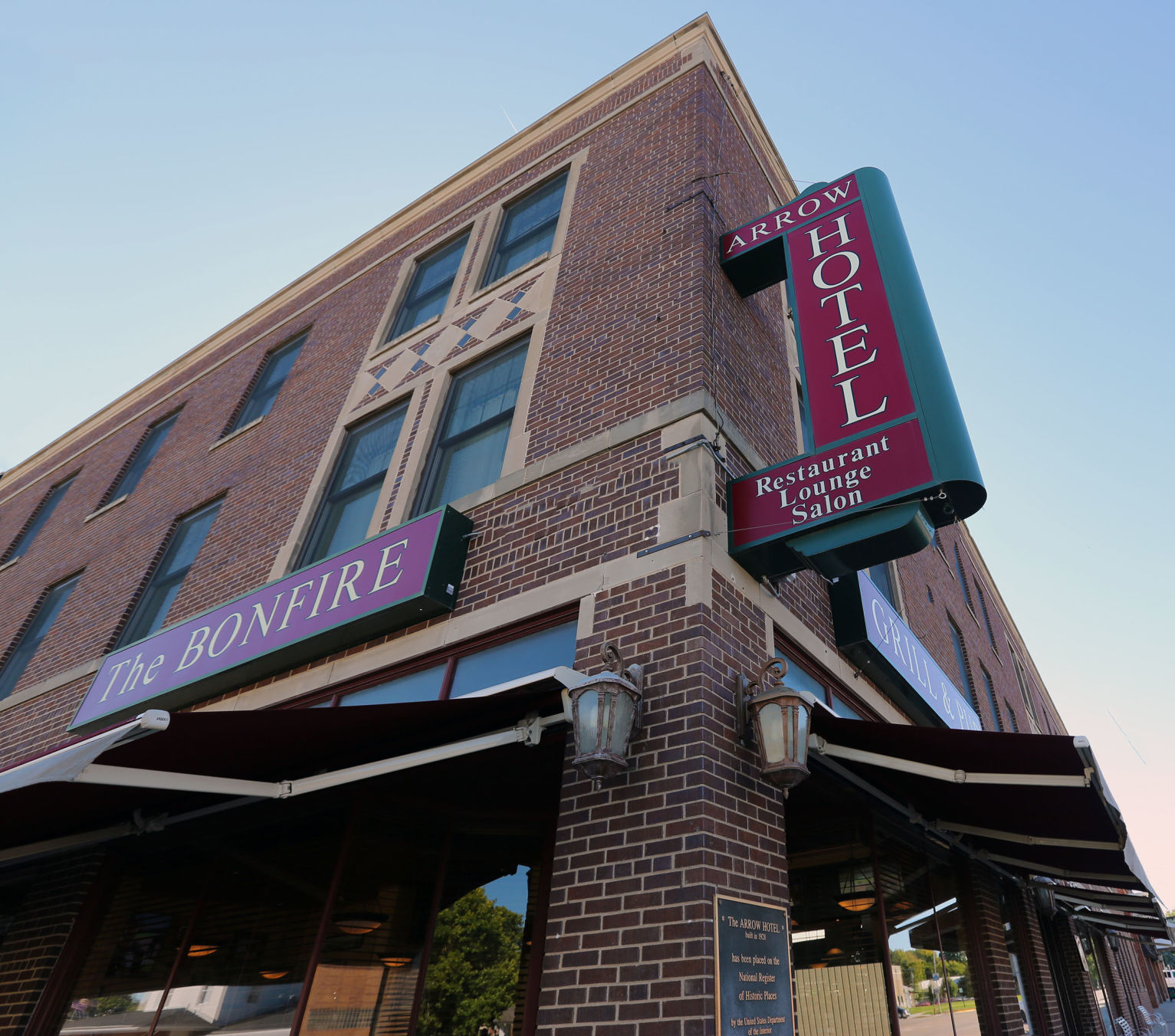 Arrow Hotel